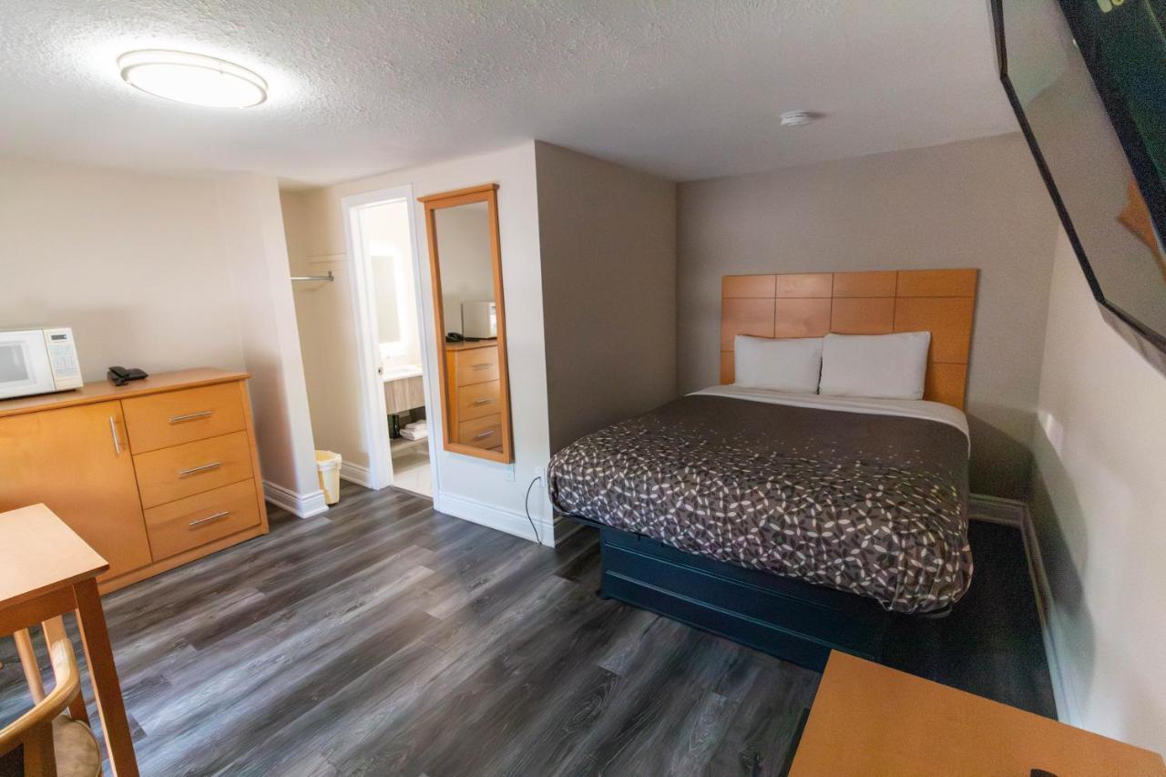 Borden Inn And Suites Angus Экстерьер фото