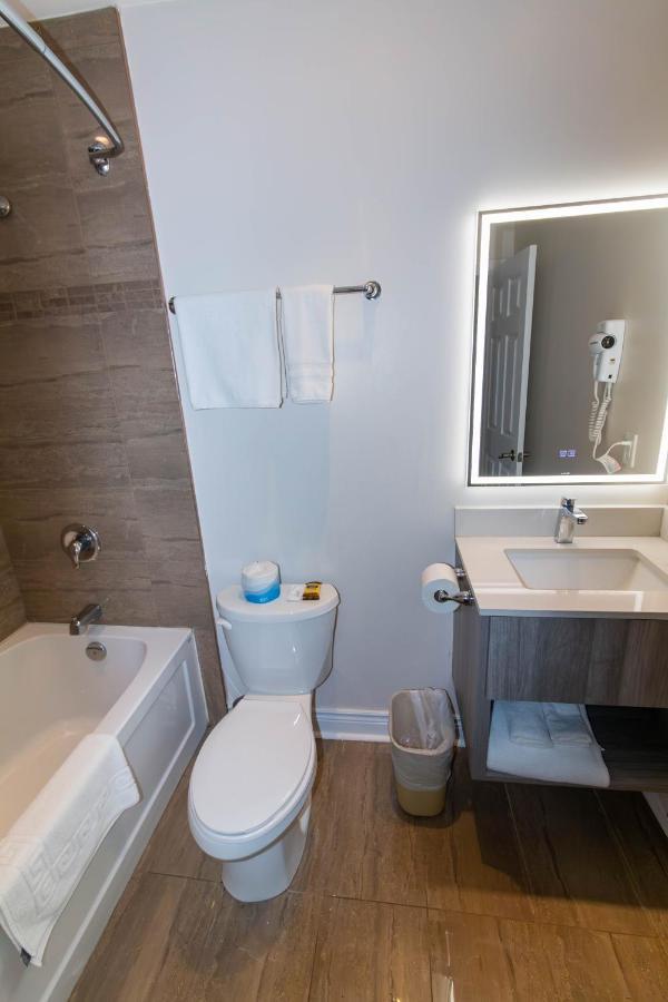 Borden Inn And Suites Angus Экстерьер фото