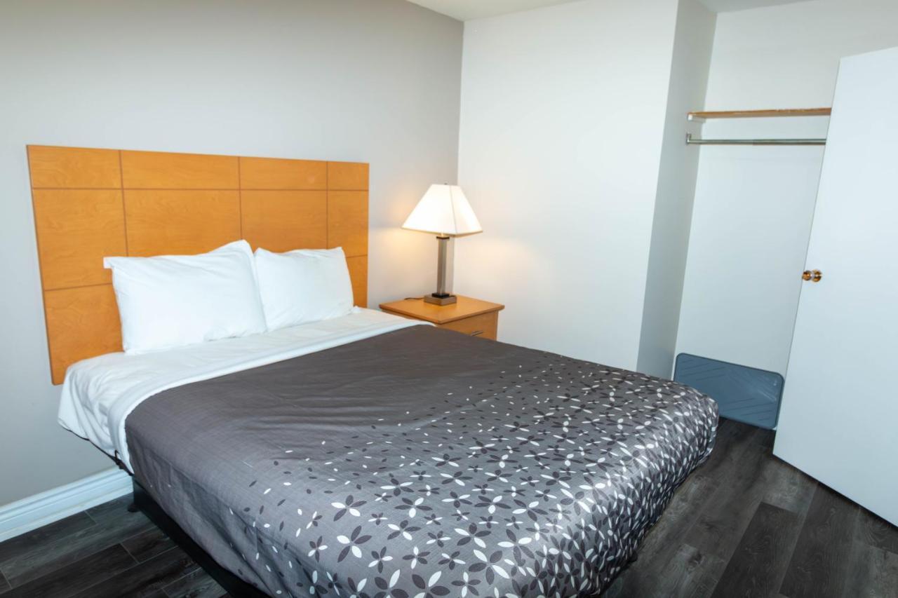 Borden Inn And Suites Angus Экстерьер фото