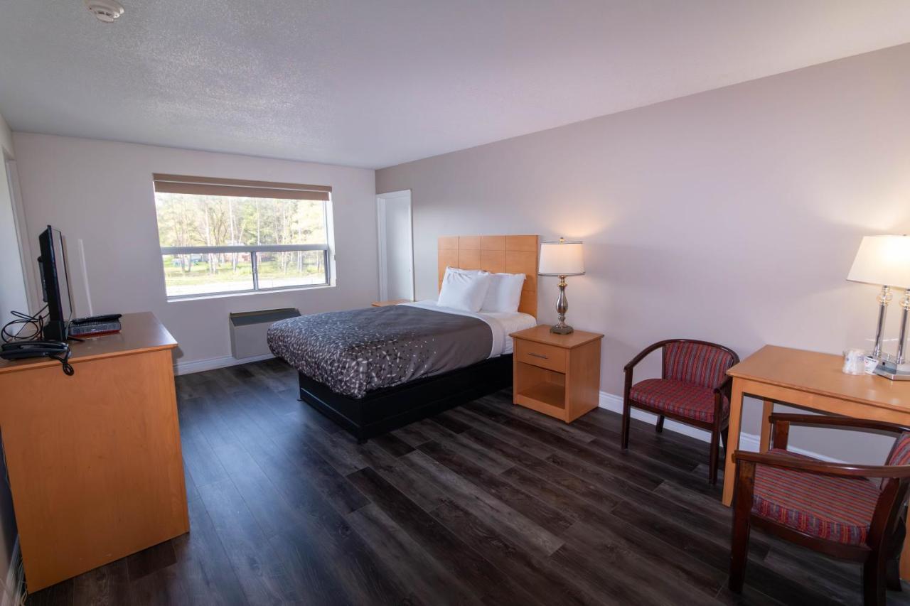 Borden Inn And Suites Angus Экстерьер фото