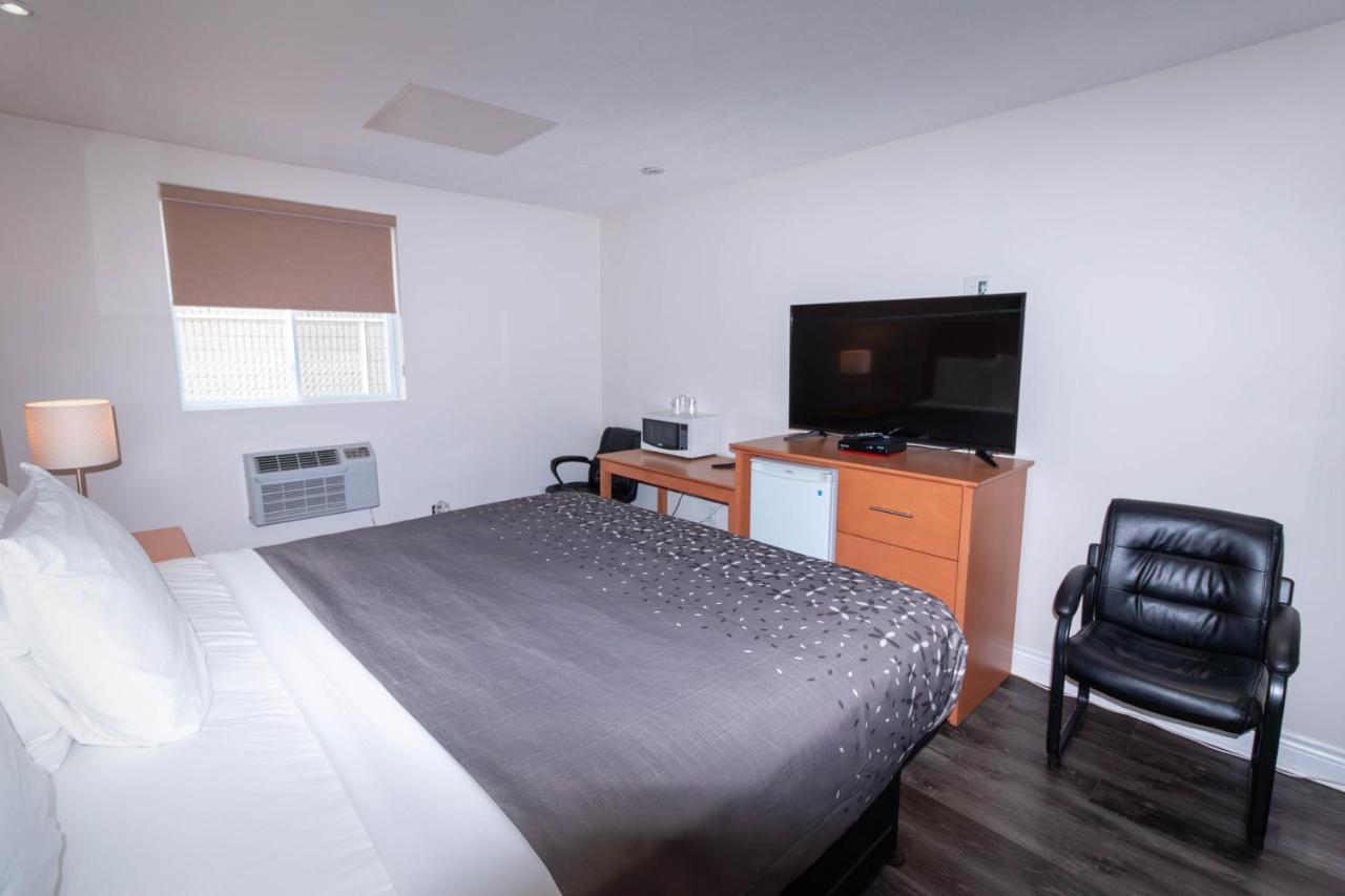 Borden Inn And Suites Angus Экстерьер фото