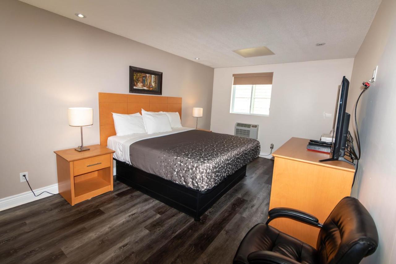 Borden Inn And Suites Angus Экстерьер фото