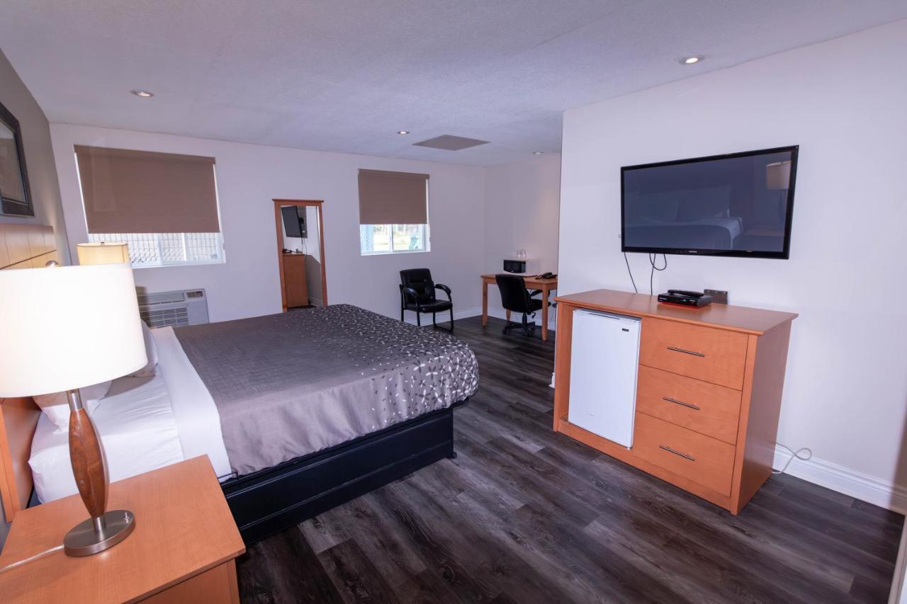 Borden Inn And Suites Angus Экстерьер фото