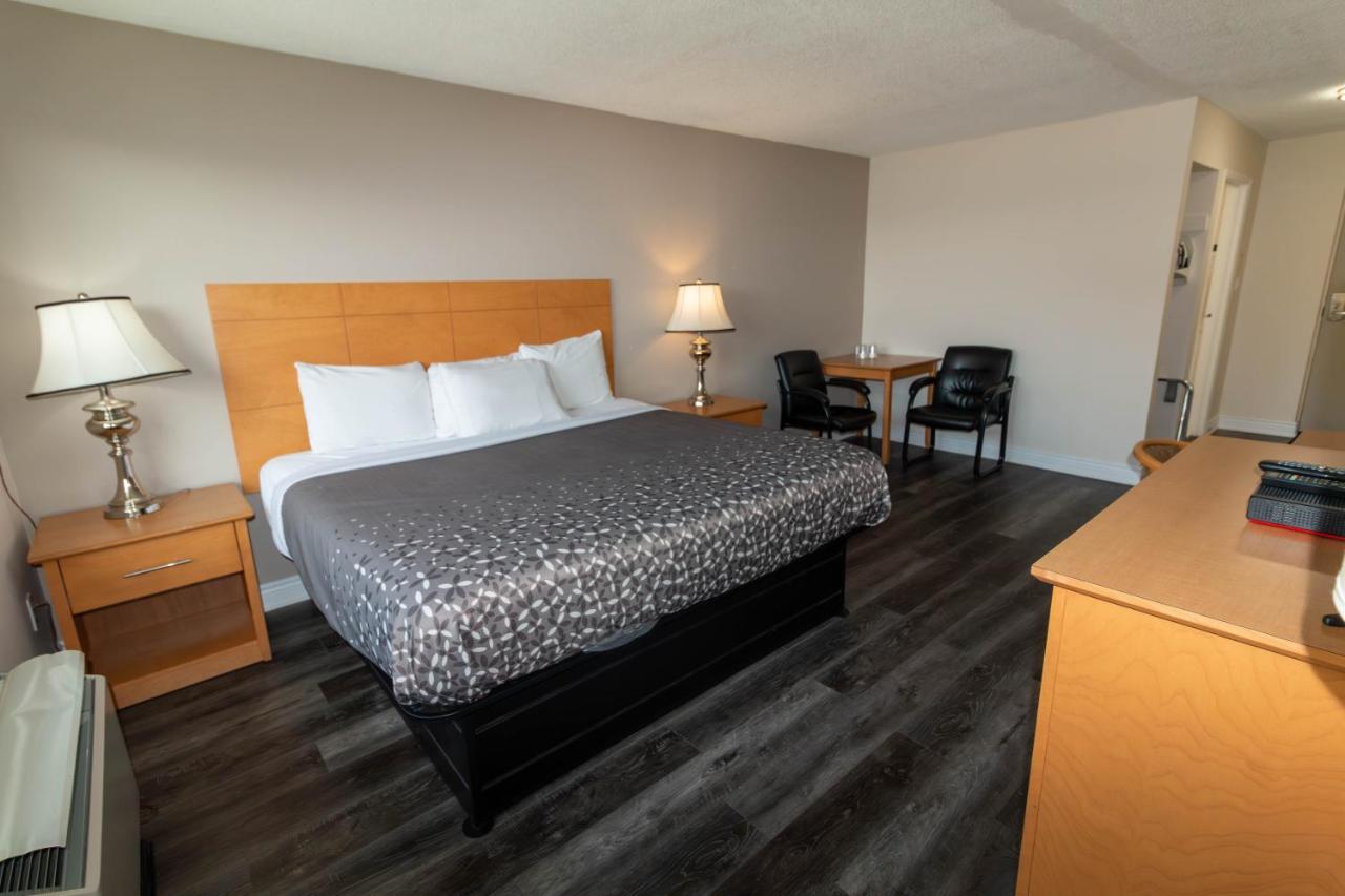 Borden Inn And Suites Angus Экстерьер фото